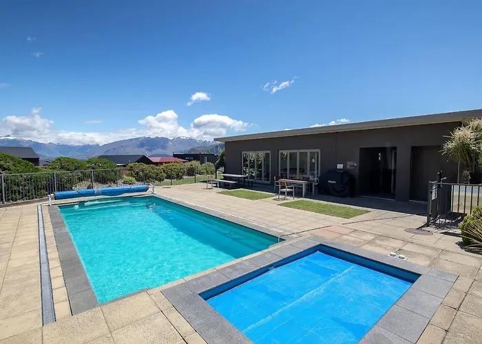 Apartment Alpine Vista With Mountain Views, Pool And Wanaka